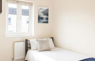 Large 3 Bed Home - Coop Live -Free parking - Foto 8