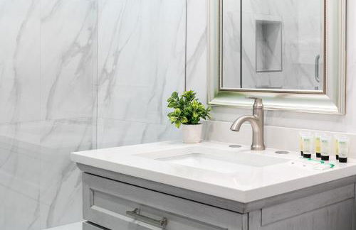 Modern 3BR Apt with Parking in Glendale - Foto 27