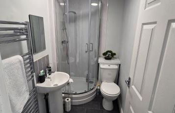 Reardon near warwick hospital, free parking, fast wifi, sleeps 5 - Foto 19