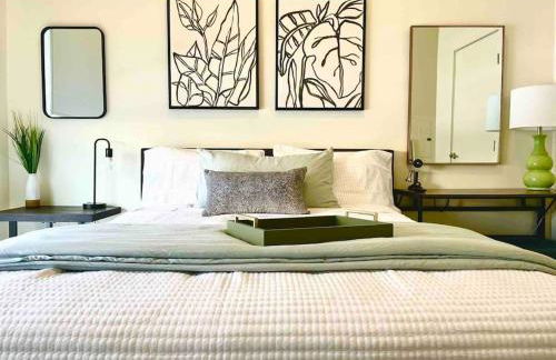 A Perfect Getaway in the Heart of the Action - Photo 18