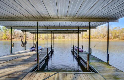 Lakefront Gem with Games in Westminster! - Foto 2