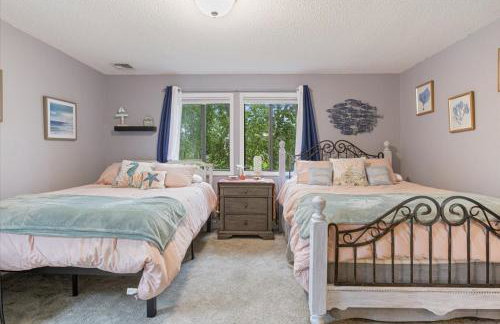 Lakefront Osage Beach Condo + Workspace w/ Pool Views - Foto 22