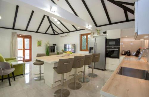 Villa Gabriel - Three Bedroom Villa with Outdoor Pool - Foto 1