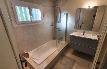 4 Bed Villa - Sleeps 8 - Pets - Pool - Parking - Foto 5