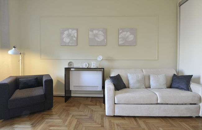 At Home Heart of Milan - Design Duomo Apartment - Photo 13