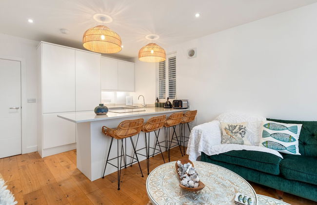 Azure - Sea Views Town Centre - Foto 9