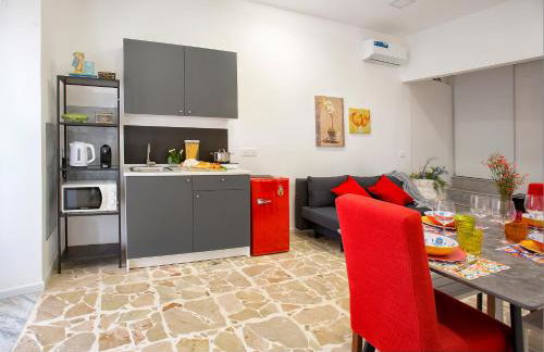 Plaza Suites - Photo 10