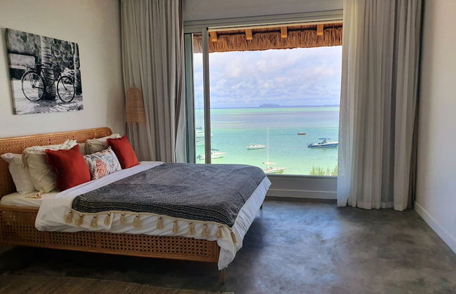 Luxury beachfront villa with private pool and cozy Pavillon with private jacuzzi on rooftop terrace - Photo 3