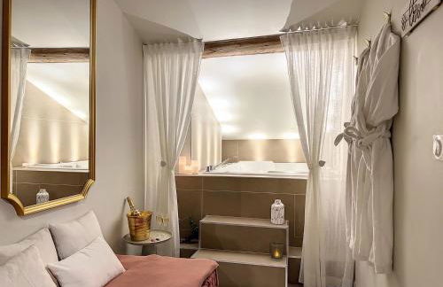 Cocon Blanc câlin avec Jacuzzi privatif - LoveRoom Insolite - Foto 5