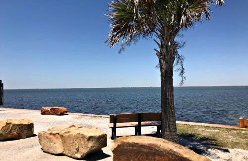 Saltwater Cowboys' Retreat - Bayfront Boat Slip & Hot Tub - Foto 34