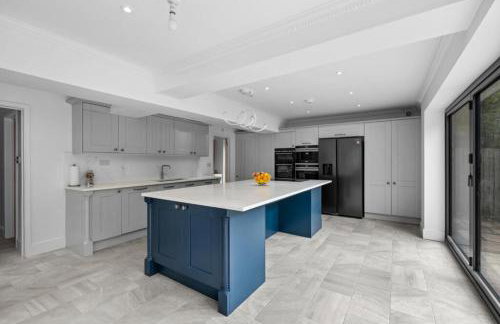 Luxurious Relaxing 6 Bed House for great comfort - Photo 15