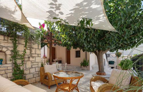 Captain's Hyatt - Photo 30