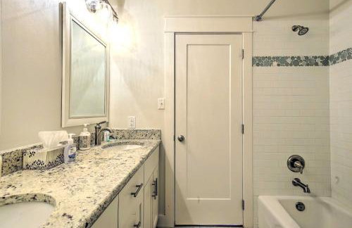 Spacious Texas Getaway with Fire Pit and Pond! - Foto 24