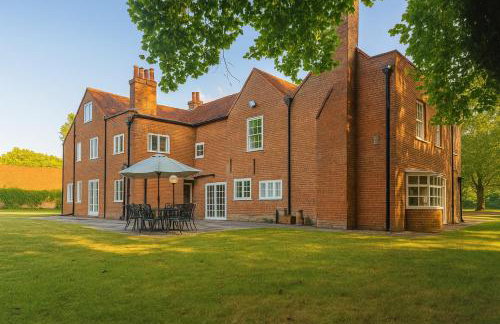 Luxury Grand Windsor Mansion Private 5 Acres & Helipad - Photo 8