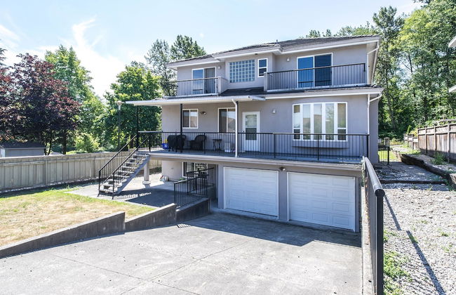 Family Home-Metrotown by Elevate Rooms - Photo 19