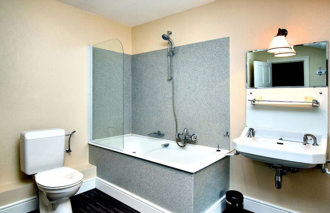 Magnificent Luxury Chateau in Vast Garden with Sauna & Hot Tubs - Photo 33