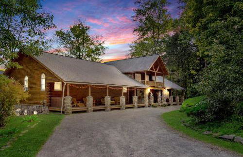 Spacious Villa Rental with a Pool for a Large Group near Catskill Mountains, New York - Photo 1