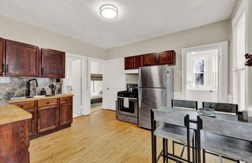 NEW! Fun & style Eastside MKE Best Day Townhouse - Foto 14