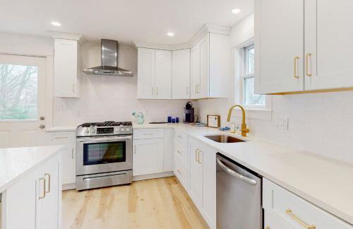 Beau's Beach House - Photo 8