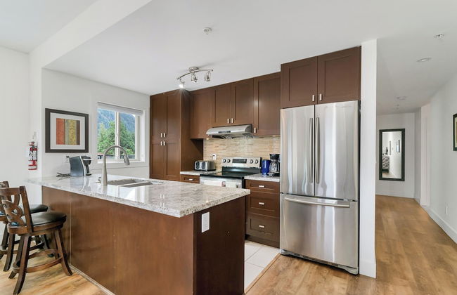 Chic Haven Stylish 3 Bedroom - Photo 17