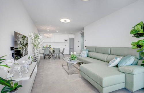 Luxury apartment. Heated Pool. AC. Ocean view! - Foto 2