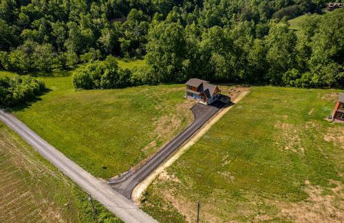 Happy Hideout, country livin with great mountain views, hot tub, arcades, fire pit, pets ok with fee - Foto 27