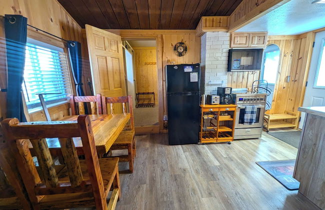 Yellowstone's Treasure Cabins - Photo 68