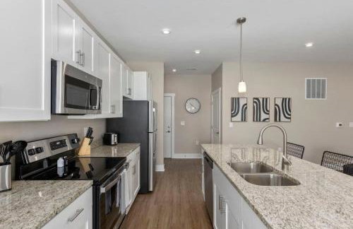 Modern New Build 12BR 12BA w Garage Patio - Foto 20