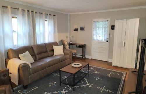 Whole House in Bay View + Fenced-in Yard + Parking - Foto 15