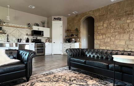 The Shophouse at Transplant Acres - Foto 1