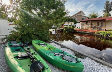 Waterfront retreat with kayaks, walk to the beach - Foto 23
