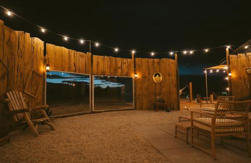 Romantic Desert Escape - Stargazing Dome, Hot Tub, Fire Pit, Hammocks, Cowboy Pool - Foto 57