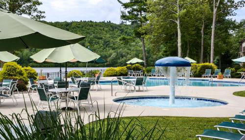 1 Mi to Big Boulder Lakefront Unit with Pool Access - Foto 2