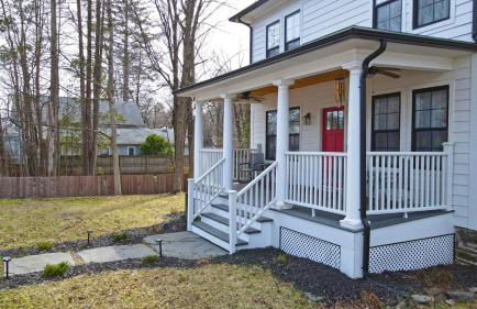 Renovated home seconds from town - Foto 35