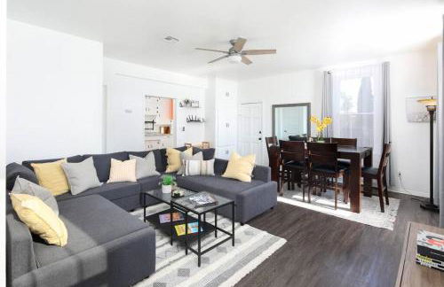 3 Bedroom 2 Bath House with Parking - 10 Guests - Foto 5