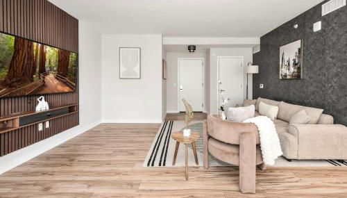 Posh 2BR Retreat Gym, Prkng and Scenic Rooftop - Photo 2