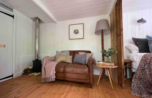 Cornwall Woodland Shepherd's Hut with Hot Tub - Deirdres Hut - Foto 32