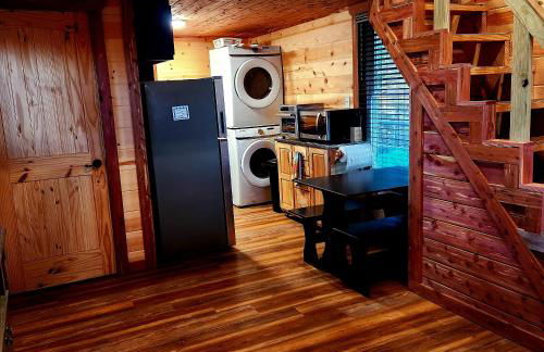 The Windstorm Cabin - Pet-friendly & a 2-person Jacuzzi hot tub! - Foto 28