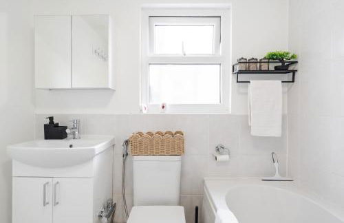 Newly Renovated 4BR House with lots of amenities - Foto 38