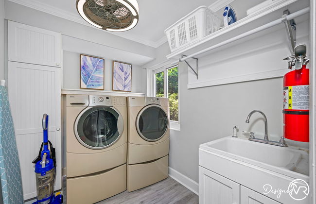 Chic 8BR with Heated Pool & Waterview - Photo 24