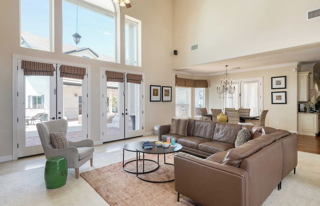 Grand Contento by Avantstay Extraordinary Estate w/ Pool & Movie Room - Photo 22