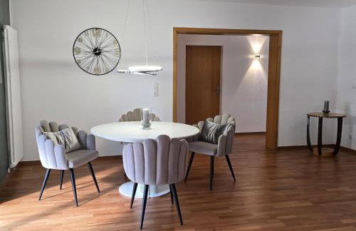 Exklusive Ferienwohnung Bad Salzschlirf - direkt am Waldrand - großer Garten kompett umzäunt - Hunde willkommen - 2 private Stellplätze - Foto 5