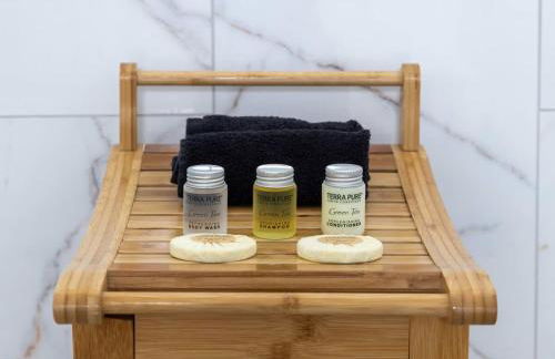 Lovely Modern 3BR-3BA Grove Home ABODEbucks - Photo 25