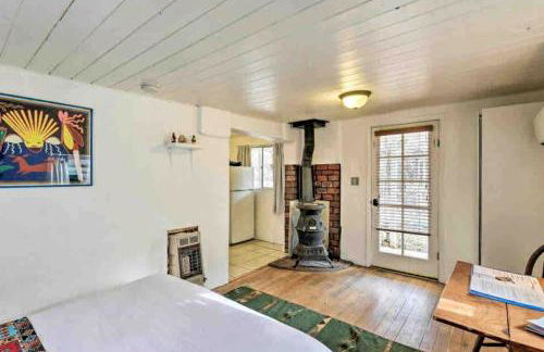 Rural Log Cabin Rental for Couples near Taos Ski Valley - Foto 11
