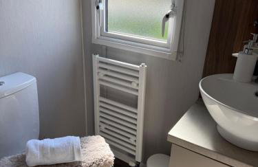 LuxeHaven at Tattershall Lakes Park with Hot Tub - Foto 12