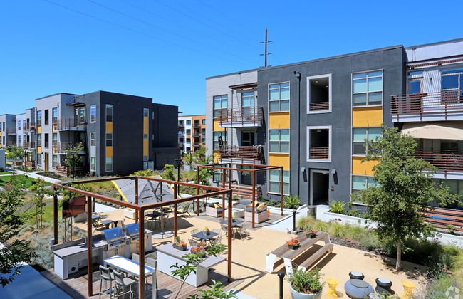 Elan Menlo - Photo 26