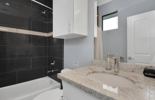 Skyline Views - Sleeps 10 Home Near Downtown - Photo 22