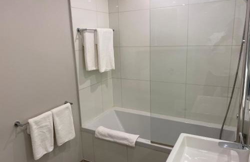 Axiom Park Hotel - Photo 26