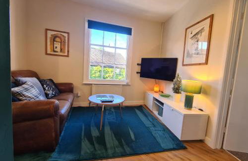 West Street Views #2 - Central apartment with home office - Photo 4