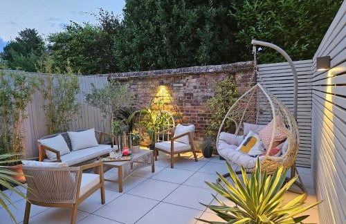 Chic Marlow Escape - Courtyard, River and Fun! Near Windsor and Henley - Photo 9